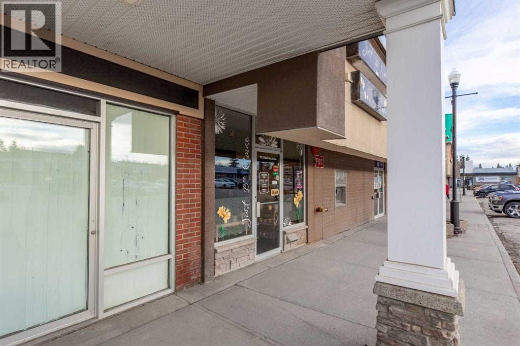 112 ATHABASCA Avenue — photo 3