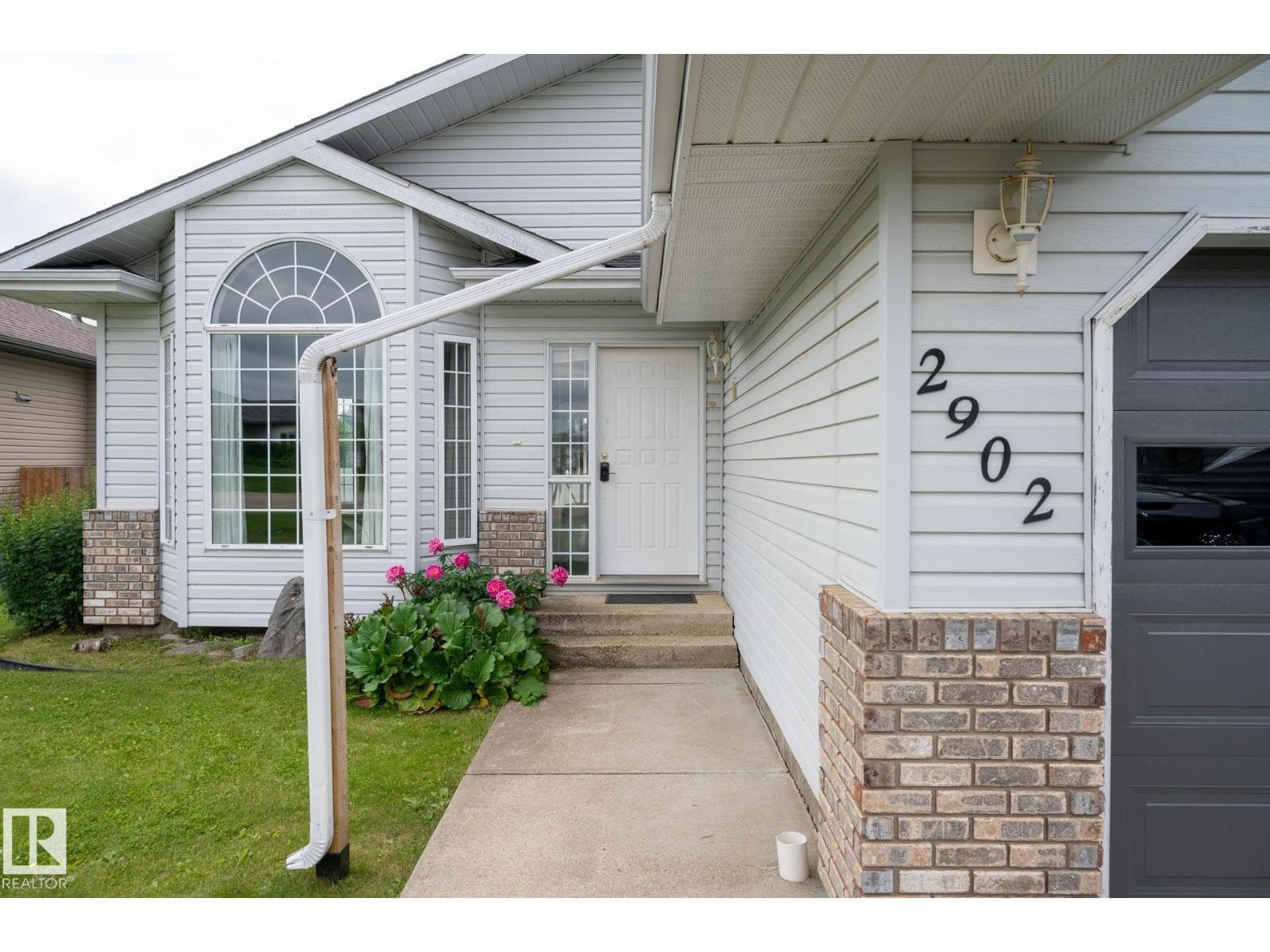 2902 CORNWALL DR — photo 4