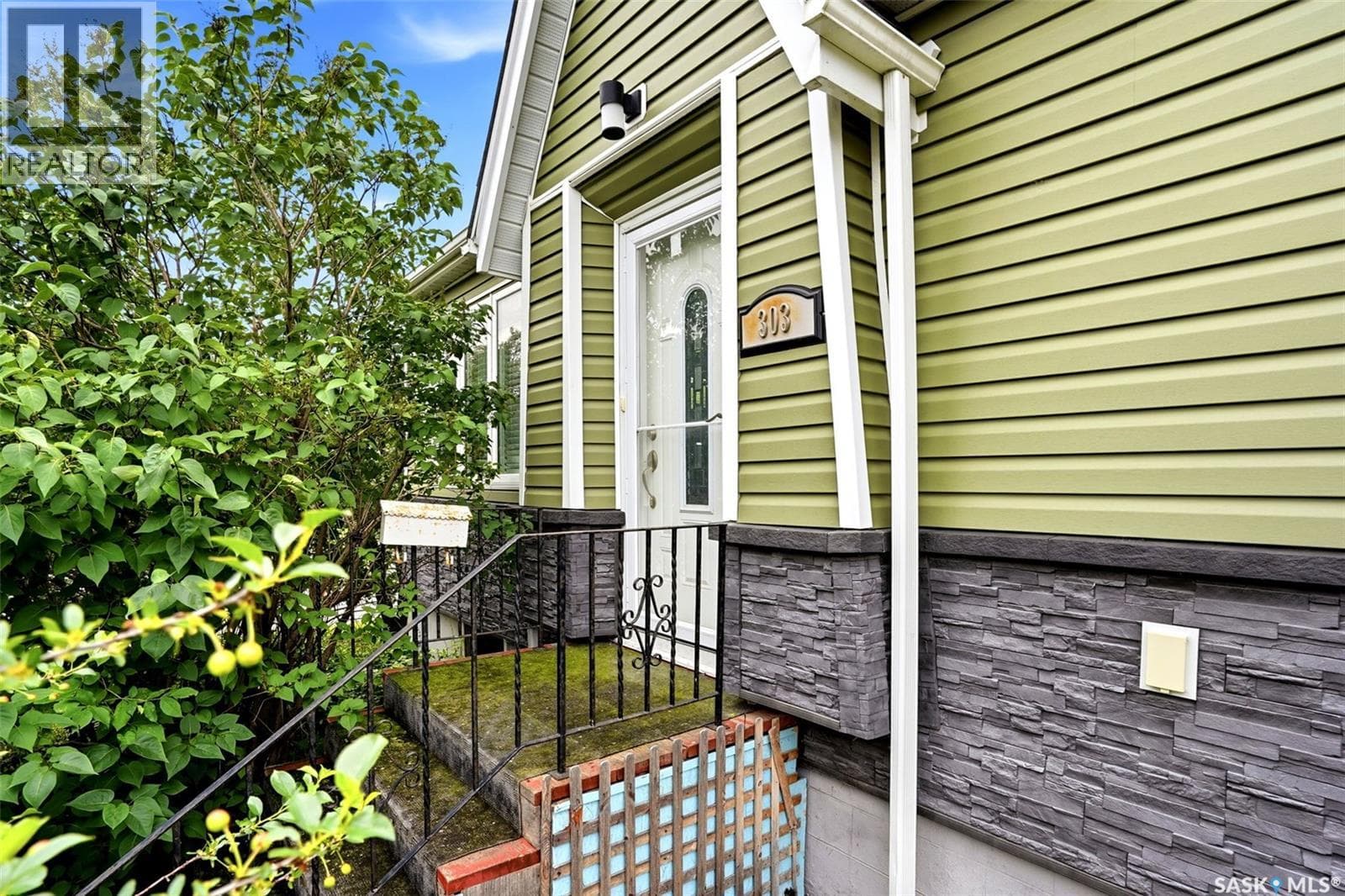 303 COLLEGE AVENUE — photo 2