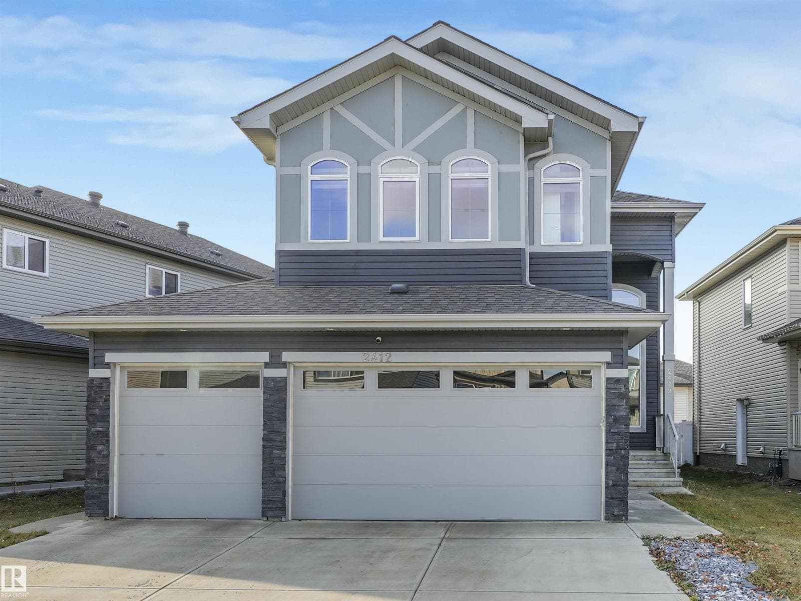 2412 14 AV NW