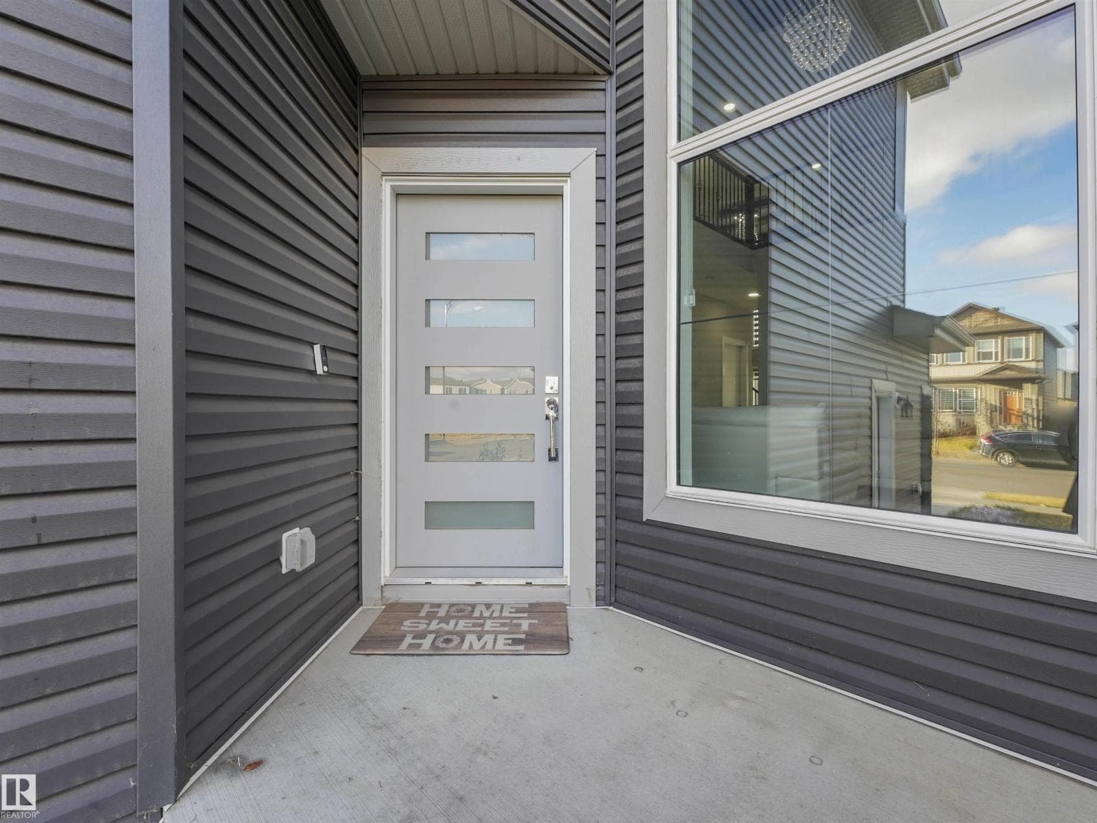 2412 14 AV NW — photo 4