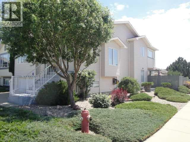 94 Heritage Lane W — photo 2