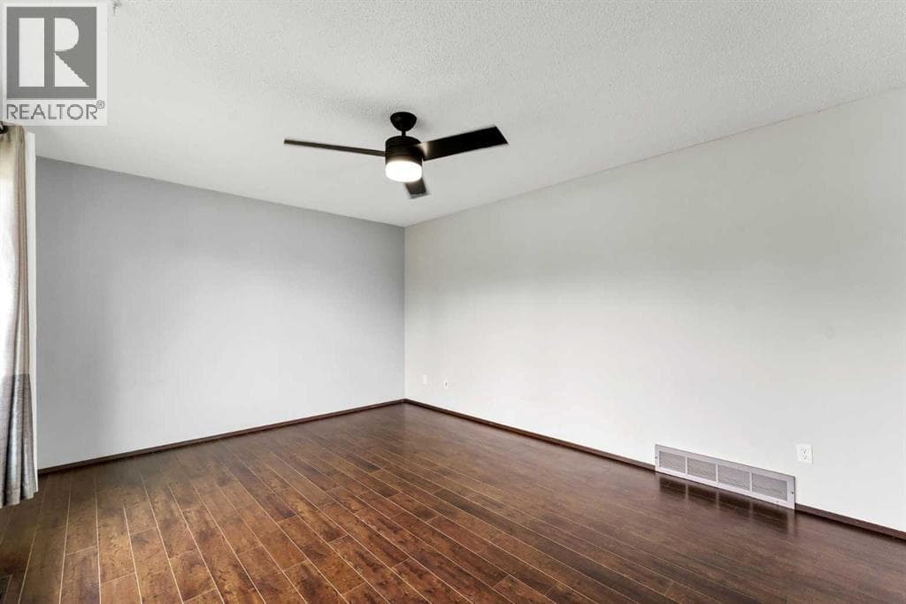 78 Clark Crescent SE — photo 5