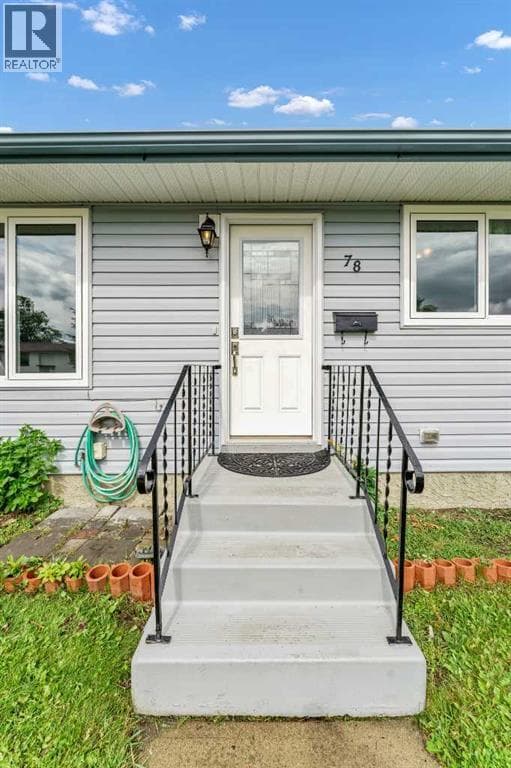 78 Clark Crescent SE — photo 2