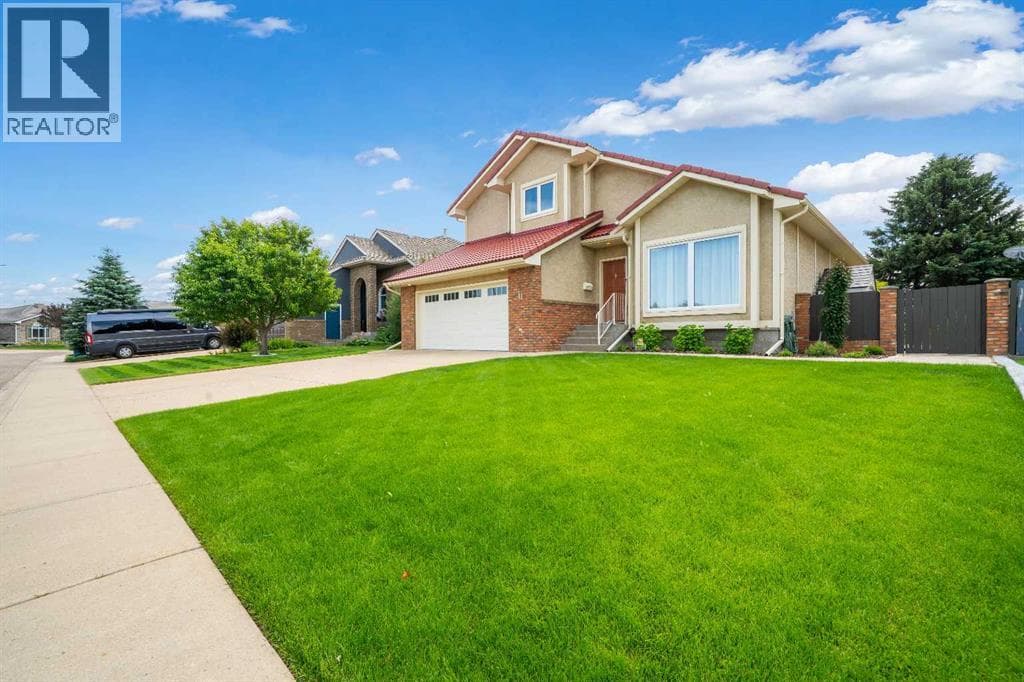 11 Taylor Crescent SE
