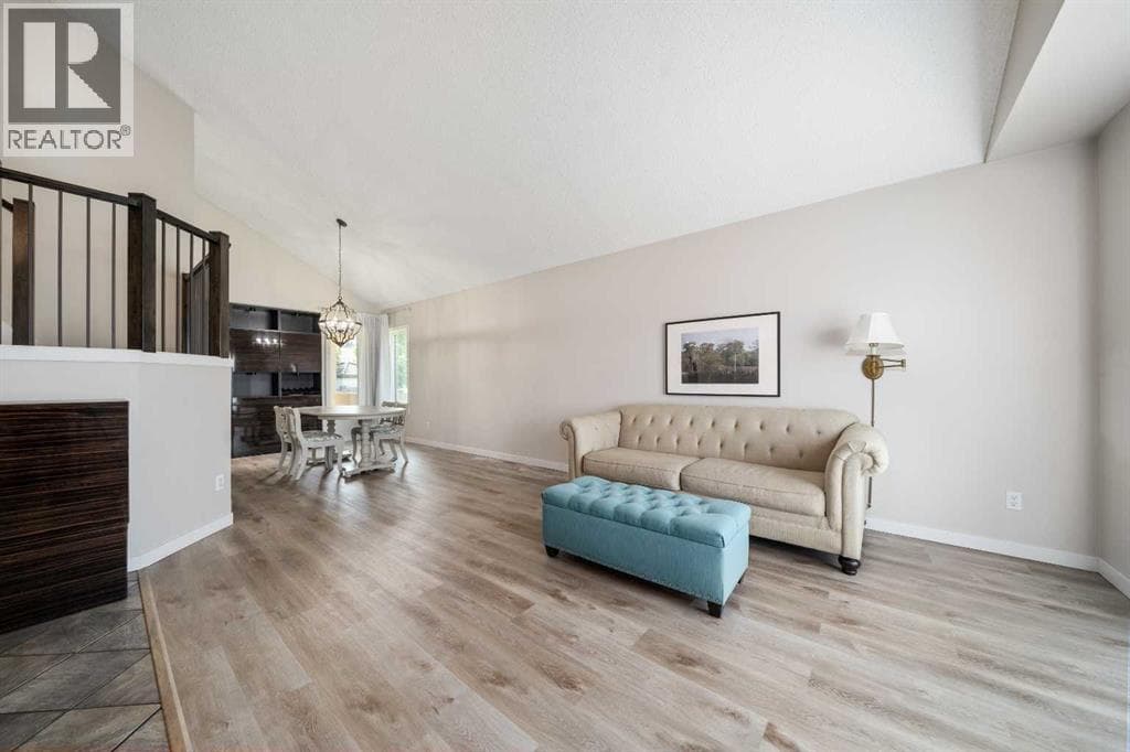 11 Taylor Crescent SE — photo 3