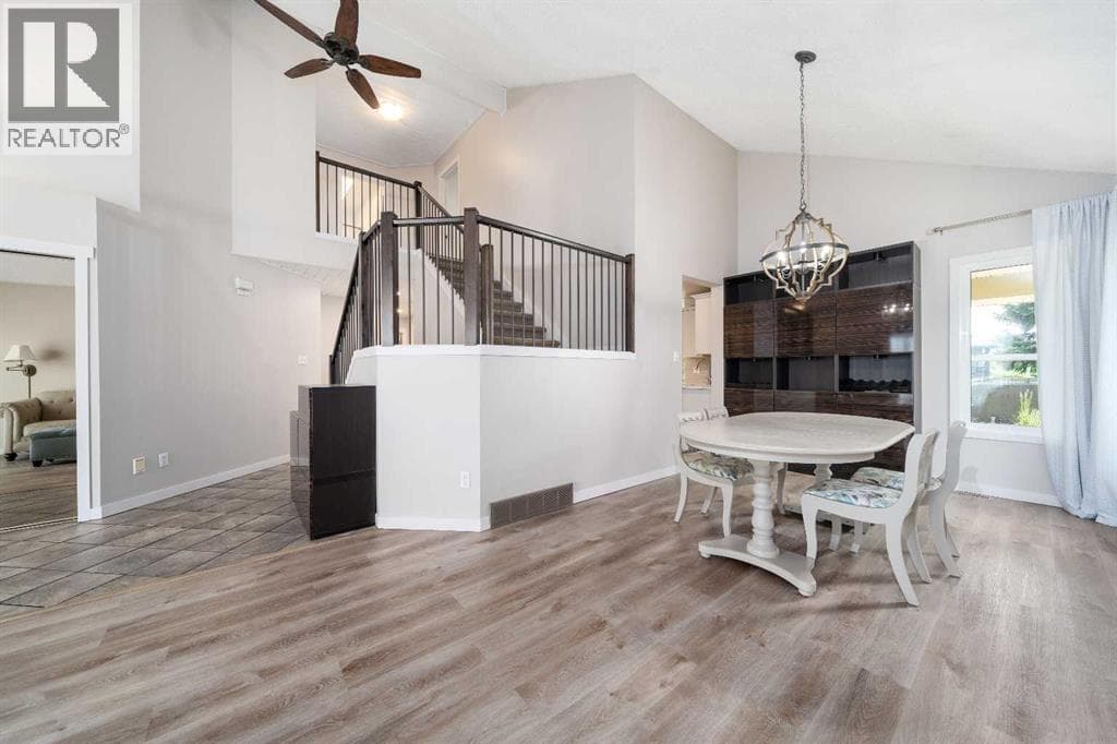 11 Taylor Crescent SE — photo 4
