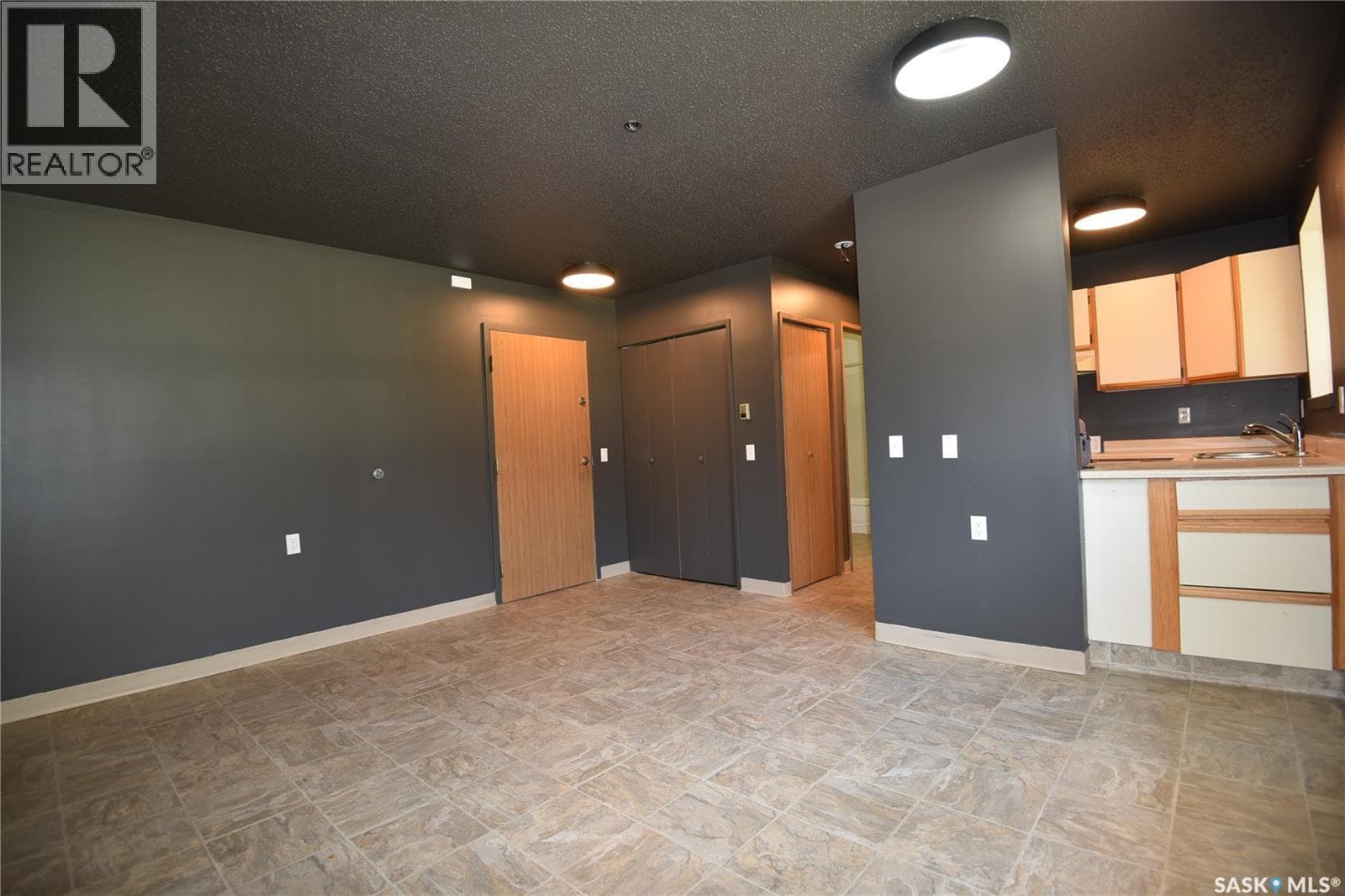 111 102 Manor DRIVE — photo 4