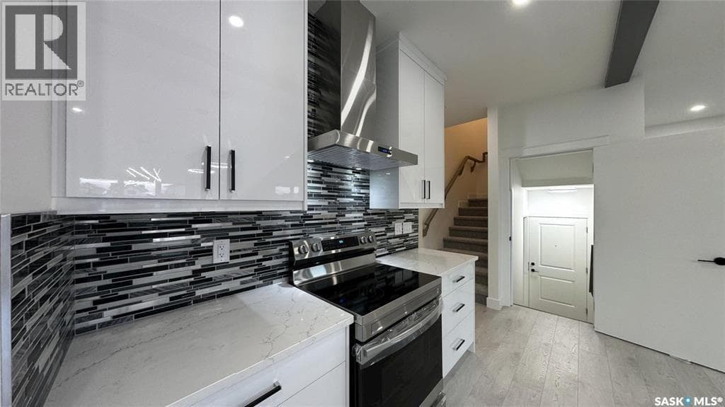443 Yuel CRESCENT — photo 2