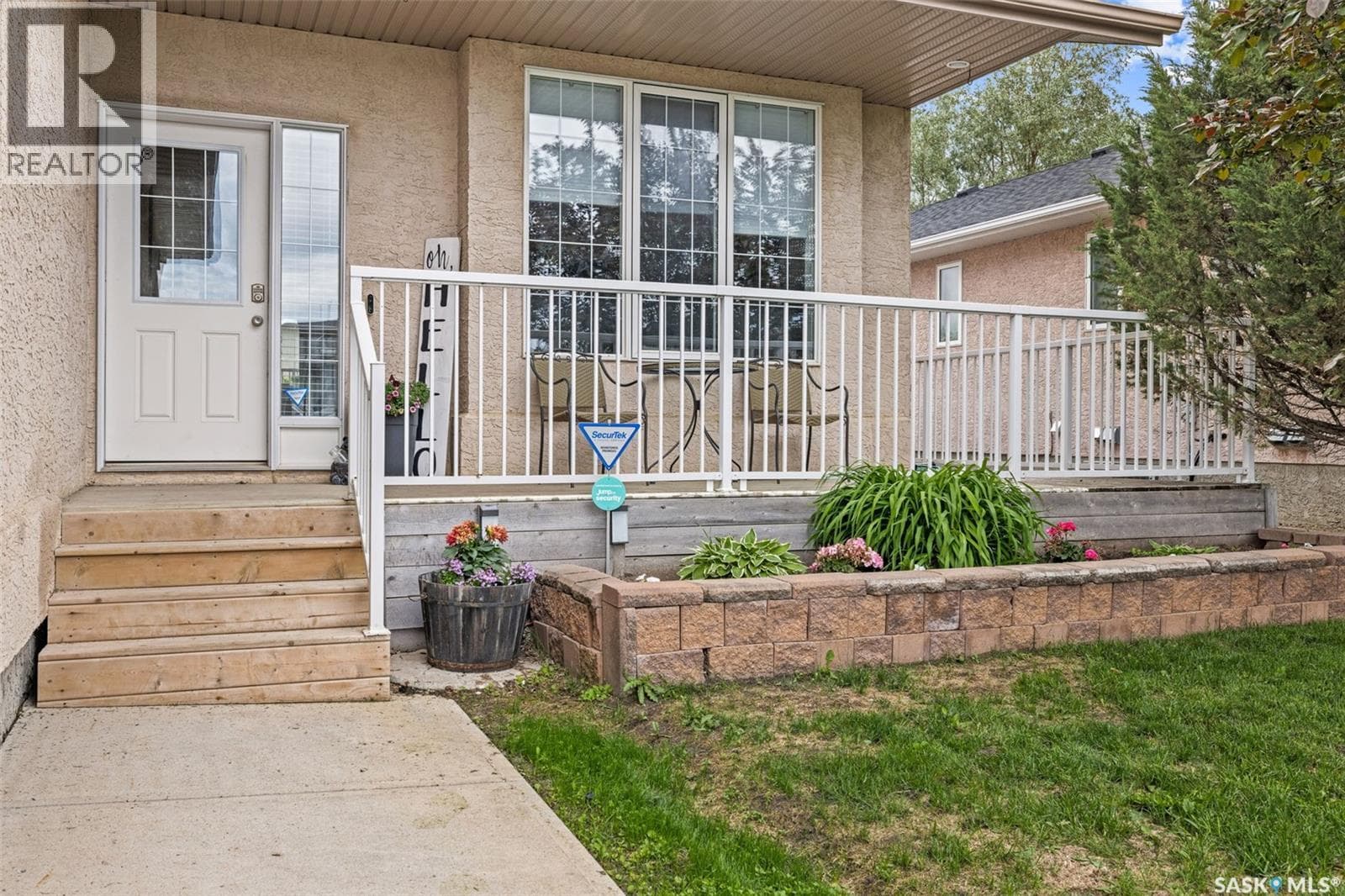 418 Hawkes STREET — photo 2