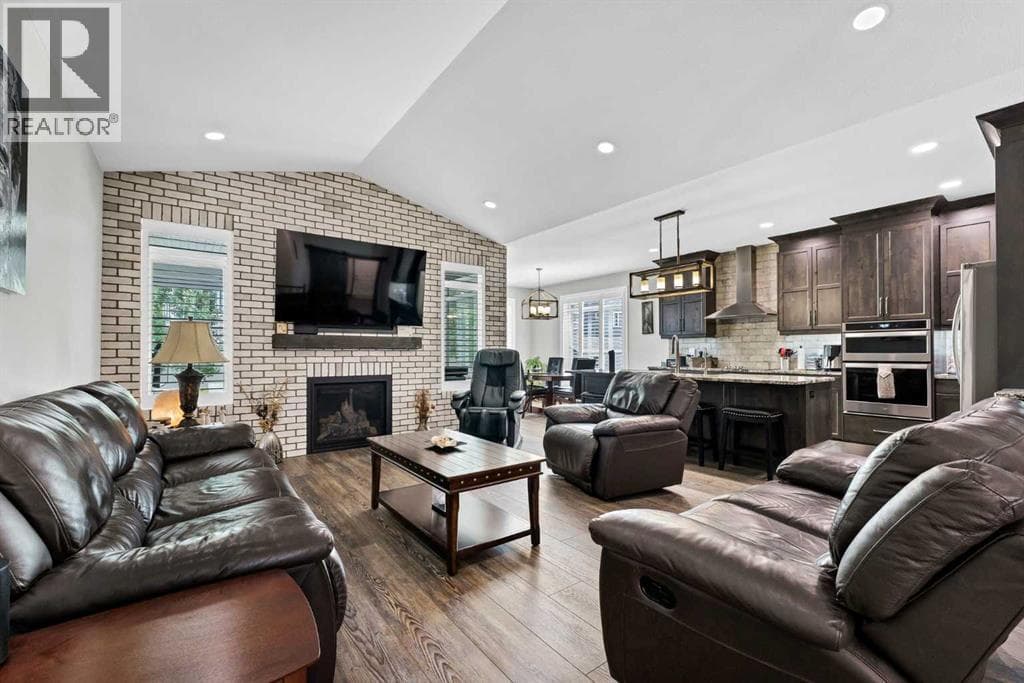 215 Hamptons Crescent SE — photo 4