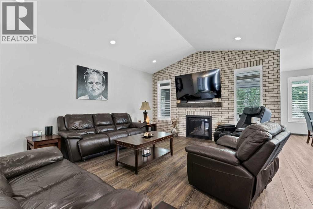 215 Hamptons Crescent SE — photo 5