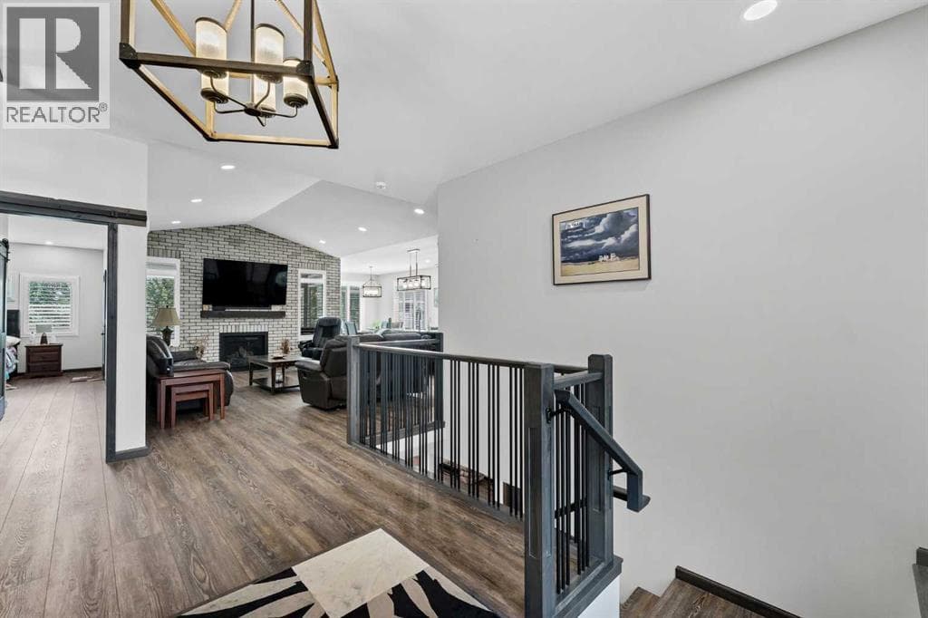 215 Hamptons Crescent SE — photo 3