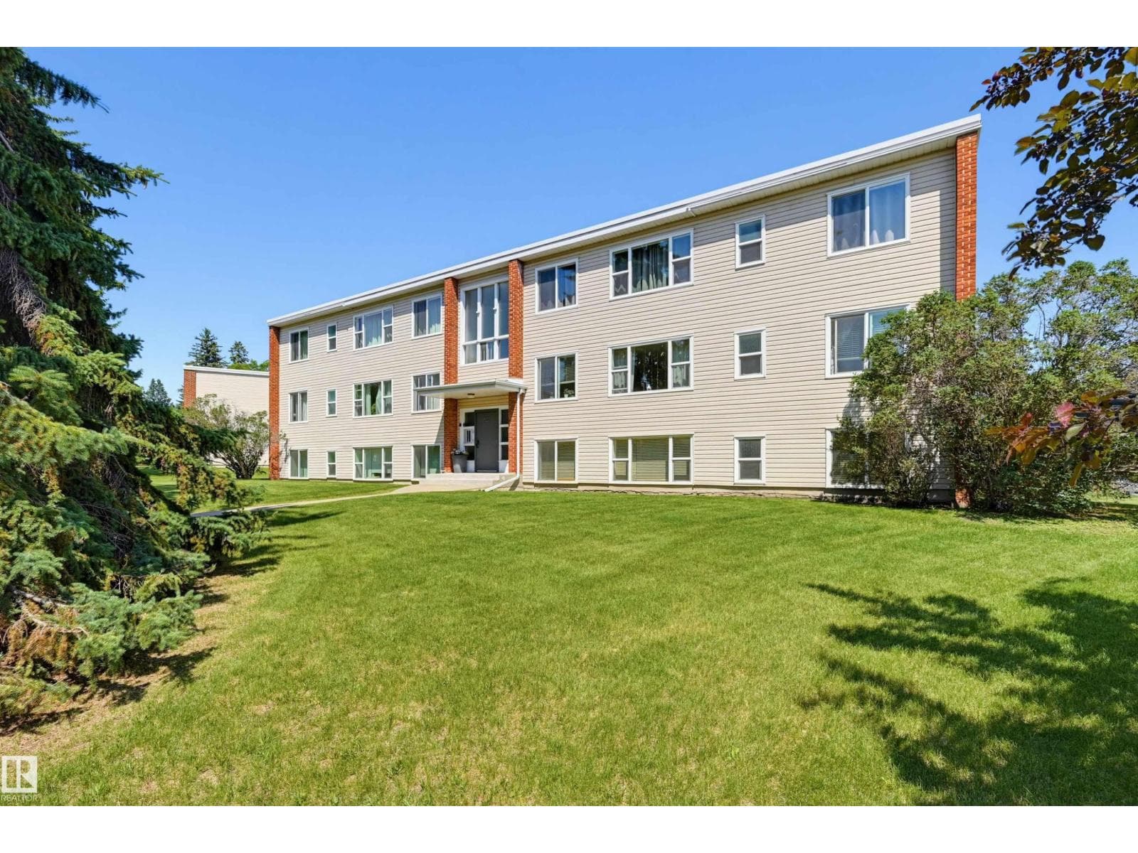 #7 7307 118 ST NW
