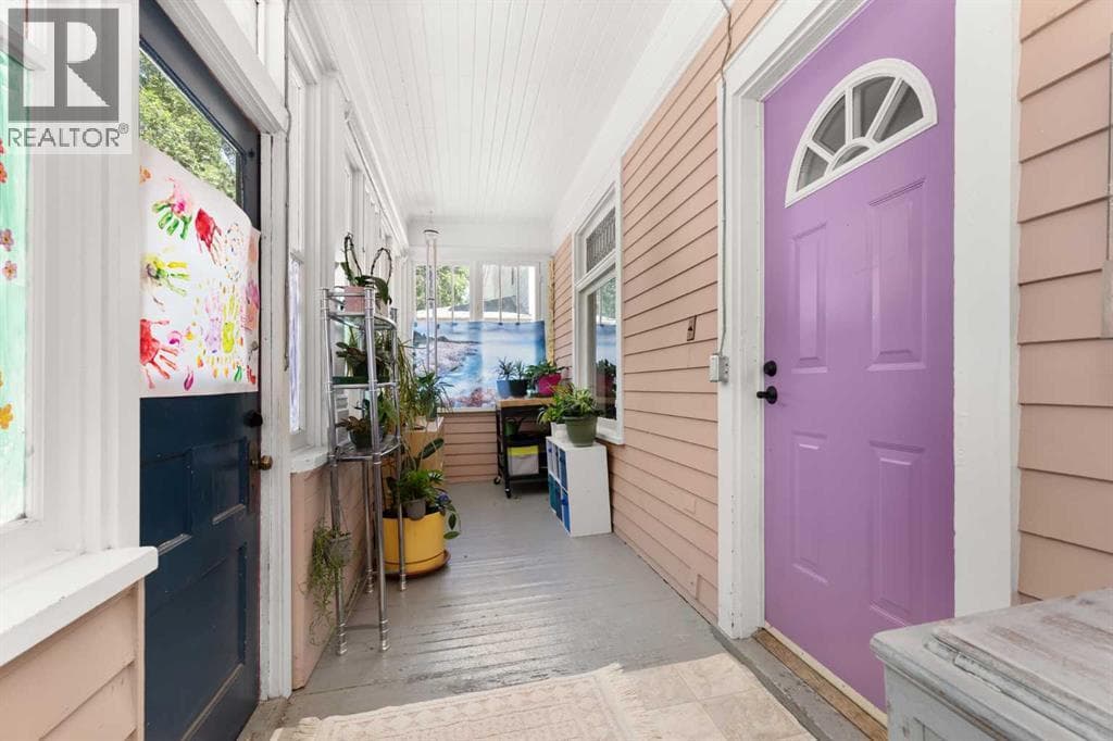 303 8 Street SE — photo 2