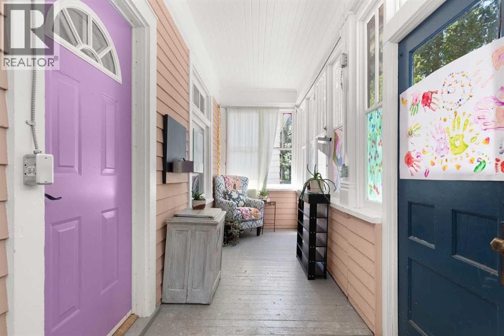 303 8 Street SE — photo 3