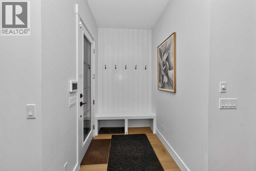 219 18 Avenue NE — photo 3