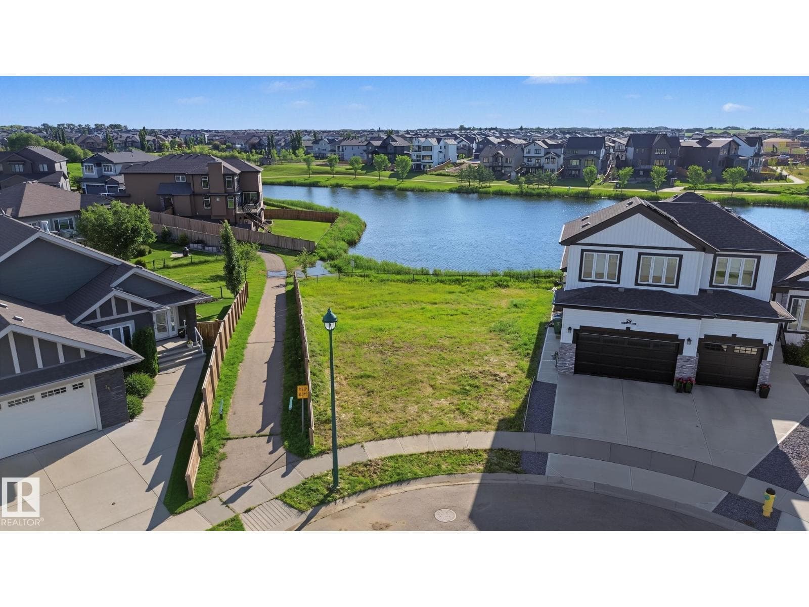 27 LAKESHORE CV