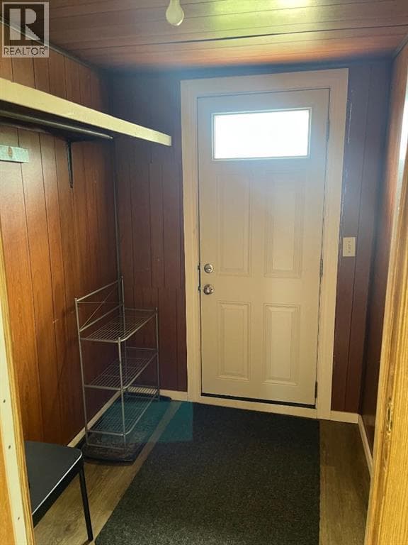 5008 48 Avenue — photo 3
