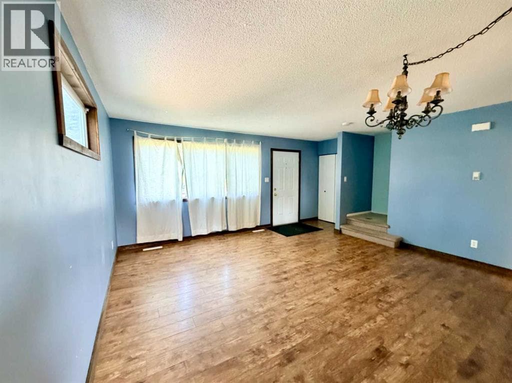 5126 56 Street — photo 5