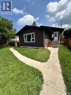 4421 40A Avenue — photo 2