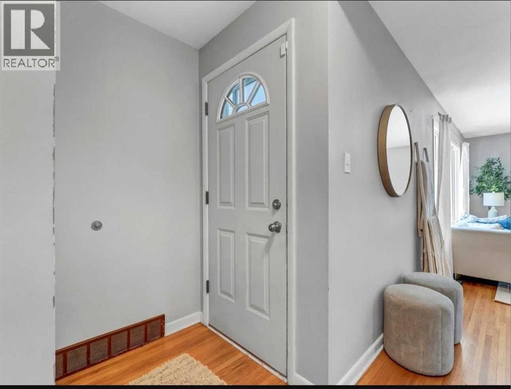261 9 Street SW — photo 3