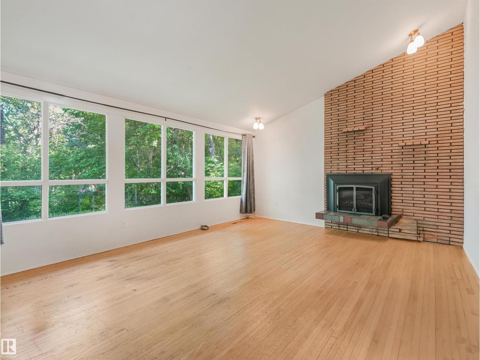10904 100 AV — photo 5