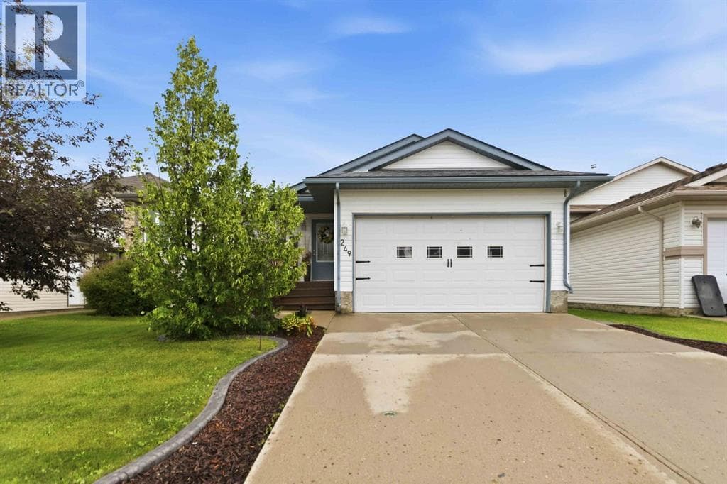 249 Fox Crescent — photo 3
