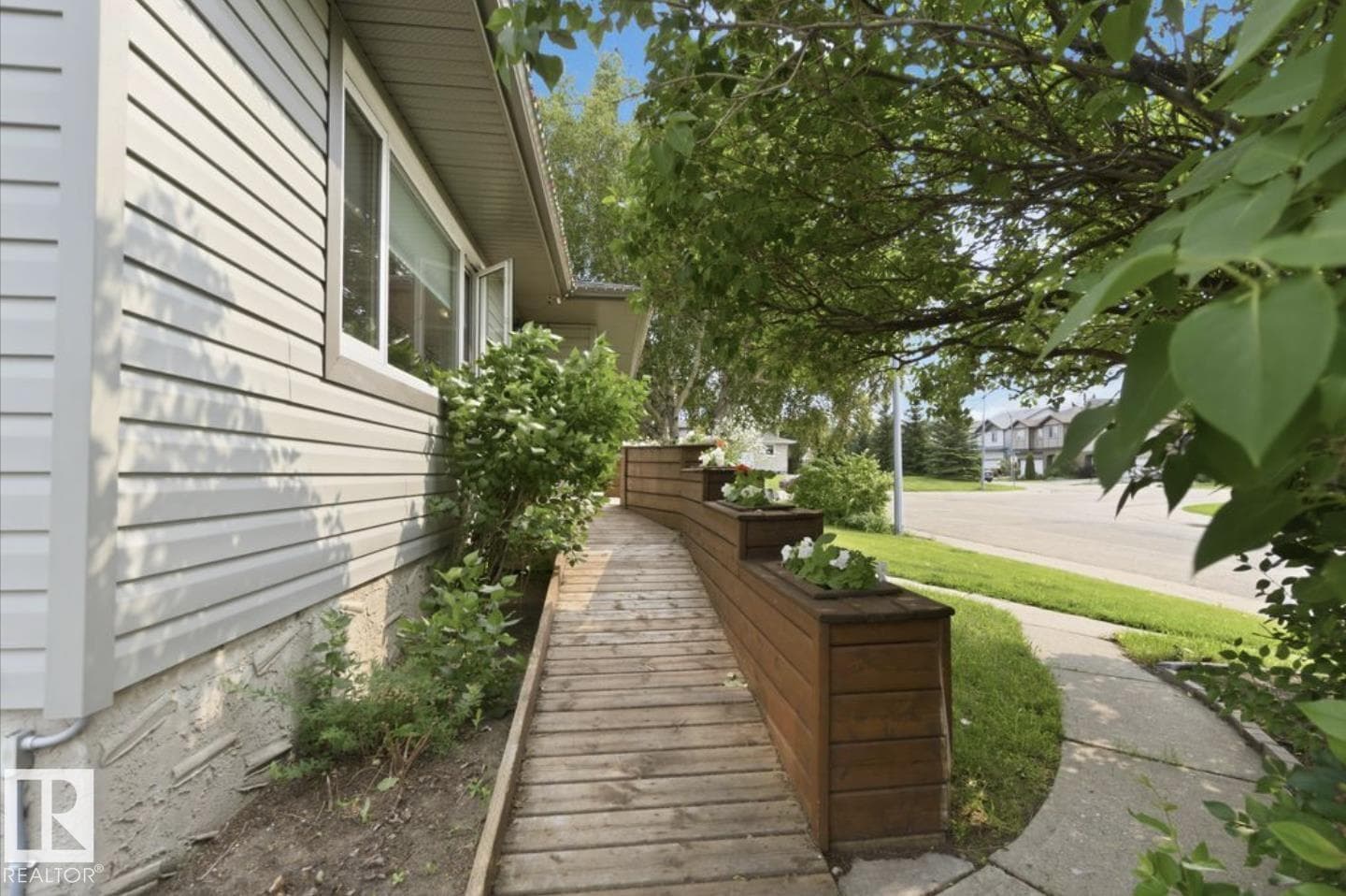 4007 45 Street — photo 4
