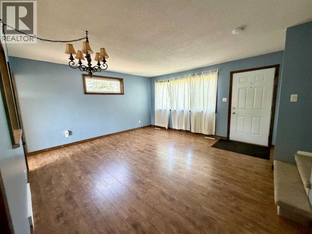 5126 56 Street — photo 5
