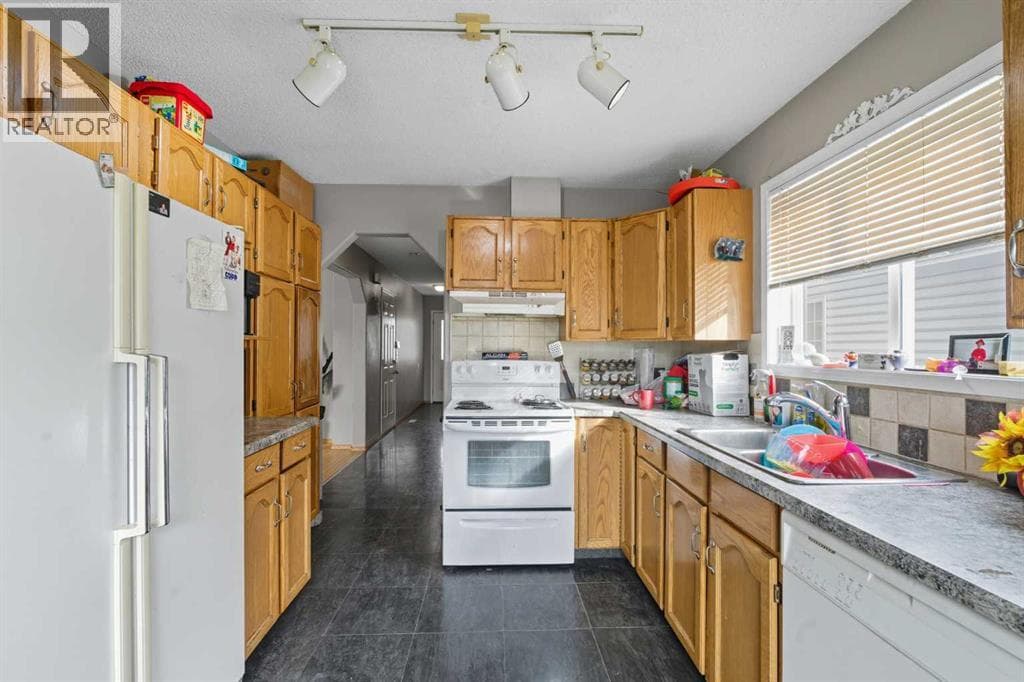 141 Saratoga Close NE — photo 3