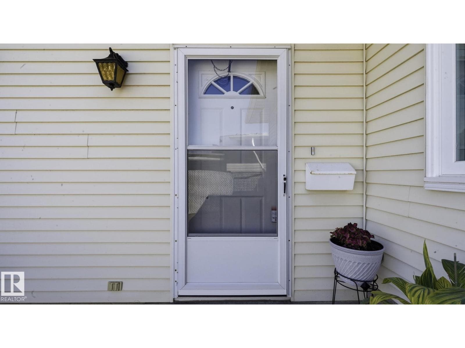 18315 86 AV NW — photo 4