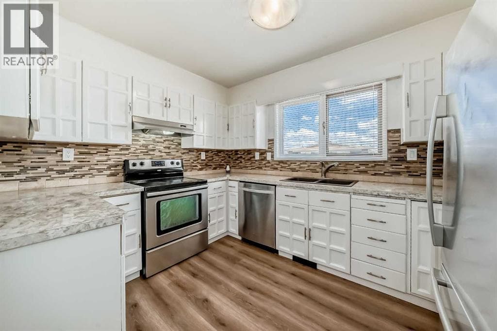 2 Nichols Crescent — photo 4