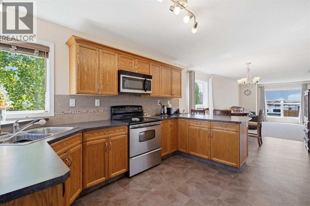 48 Vanson Close — photo 3