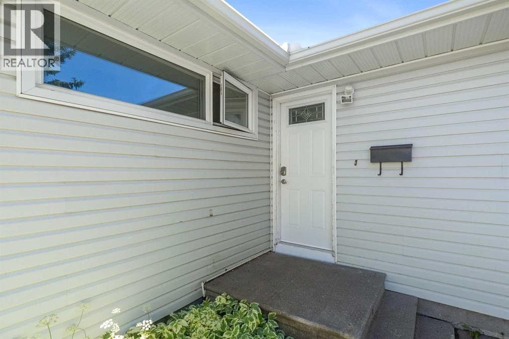 4132 50 Avenue — photo 3