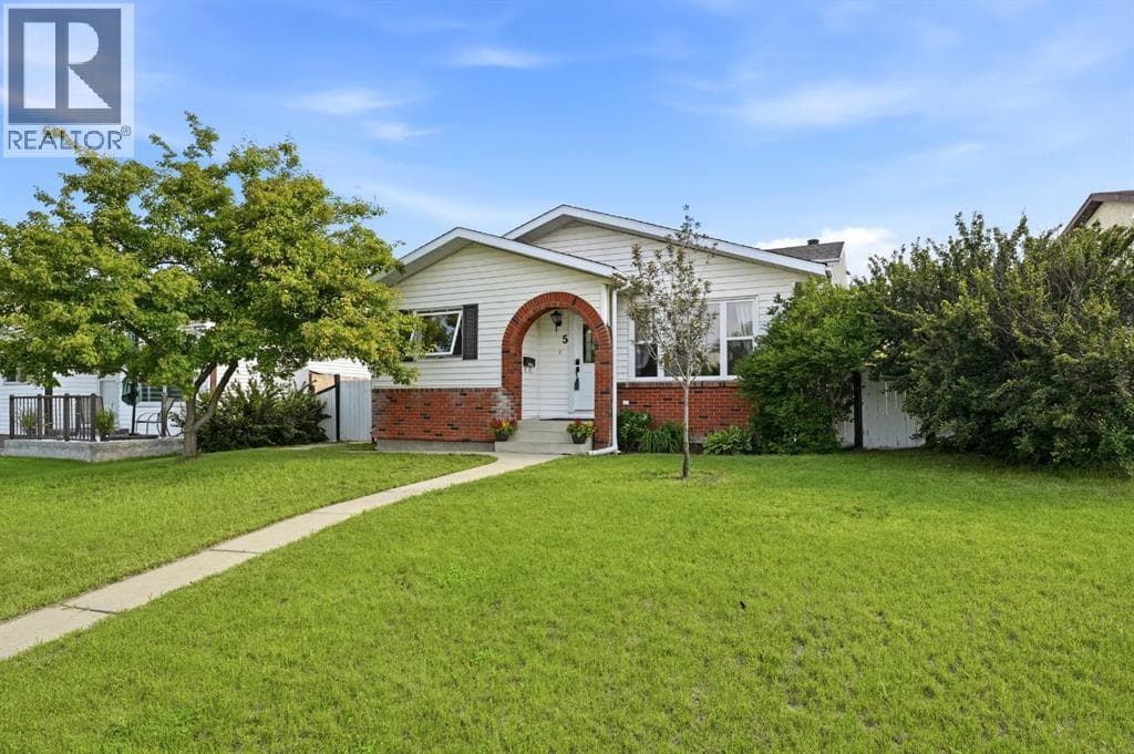 5 Everitt Crescent — photo 4