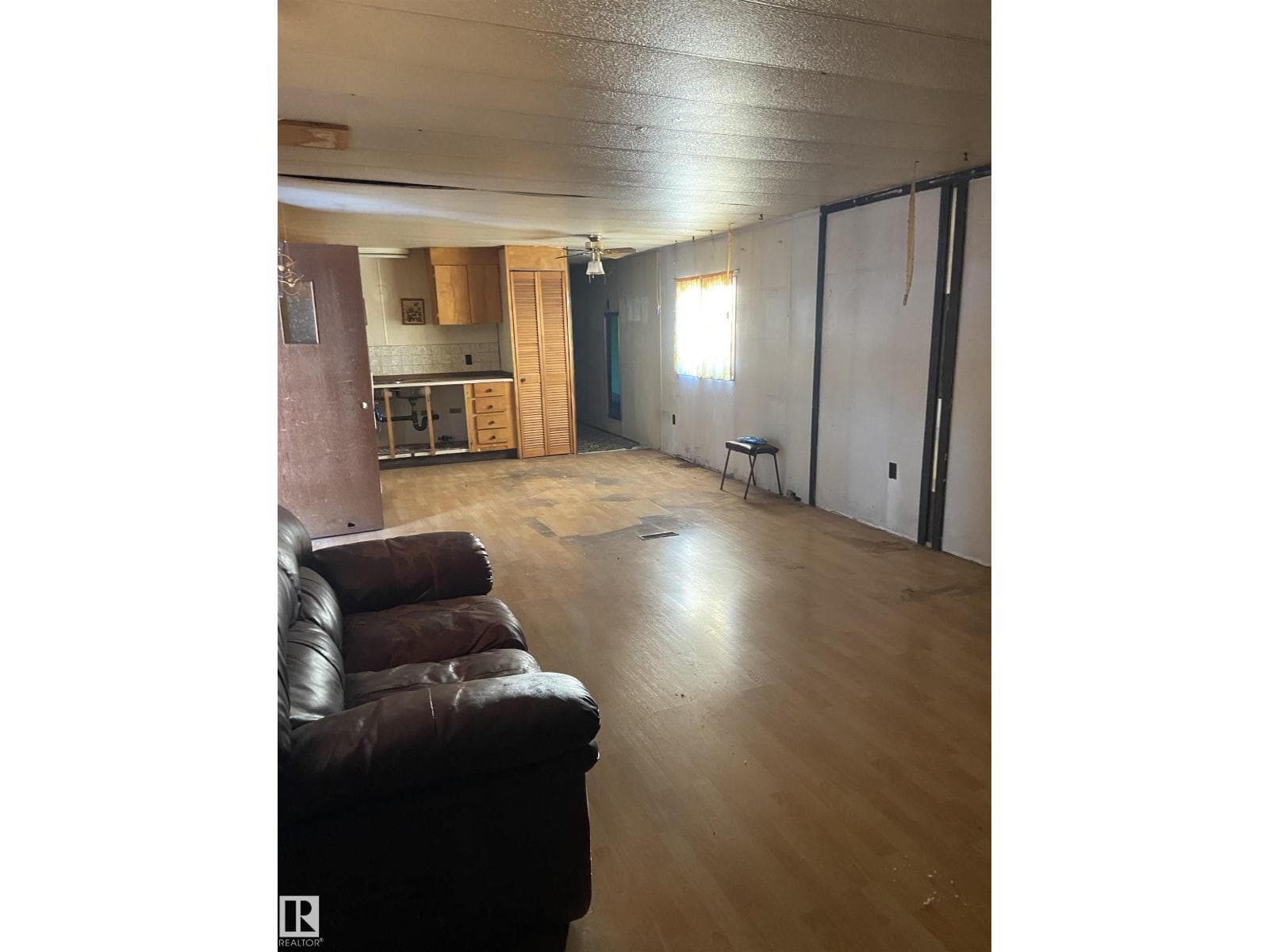 4914 50st — photo 3