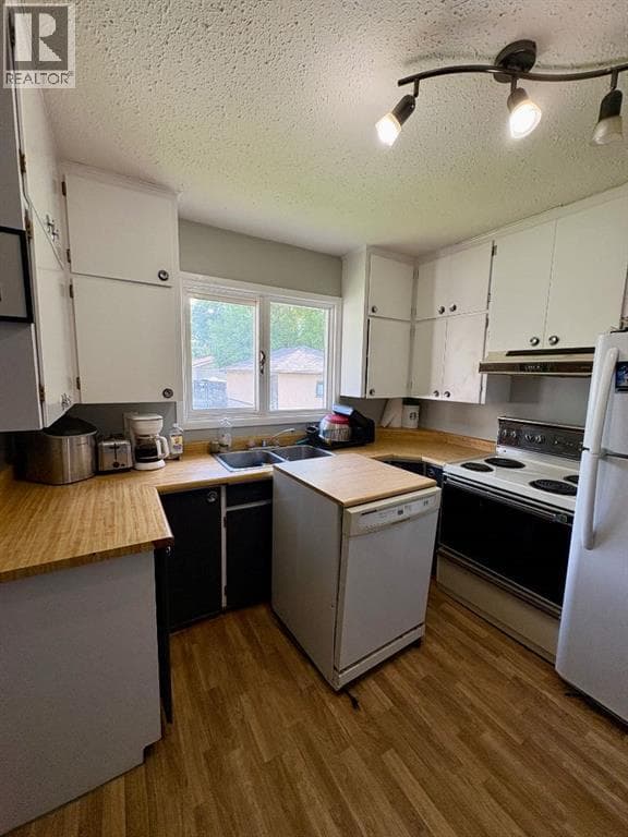 4122 50 Street — photo 3