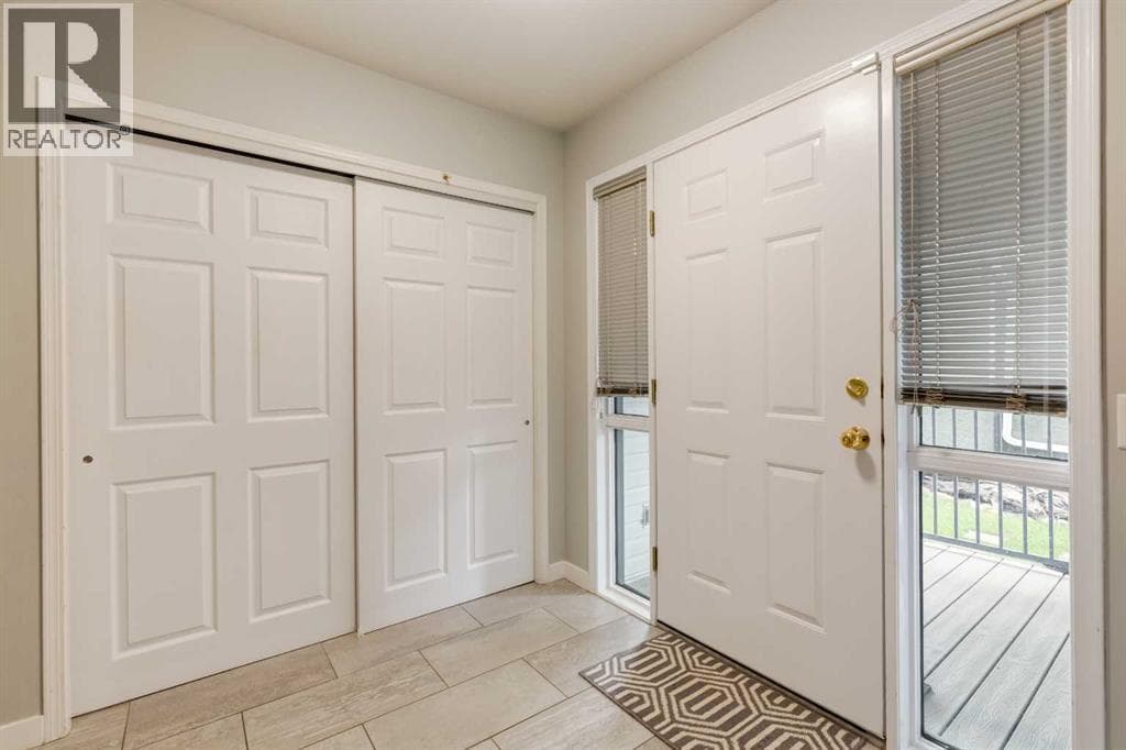 128 Riverwood Close SE — photo 2
