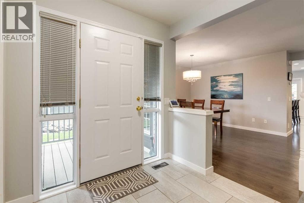 128 Riverwood Close SE — photo 3