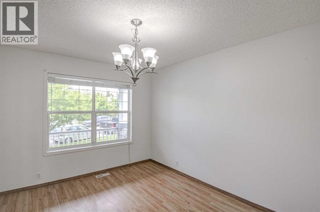 23 Prestwick Cove SE — photo 3