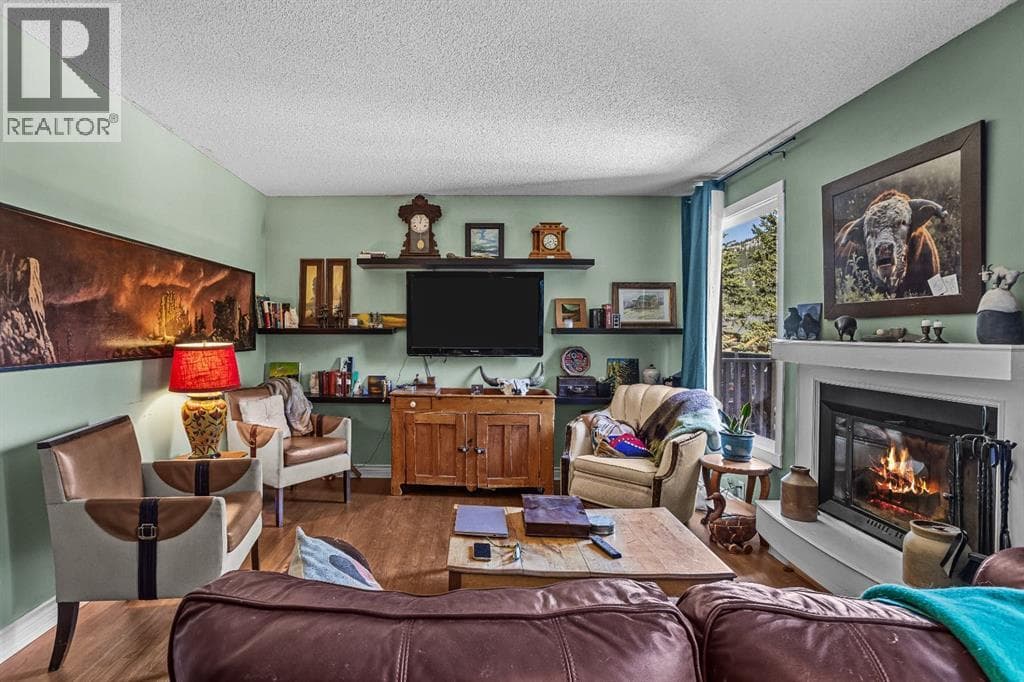 246 Kluane Drive — photo 3