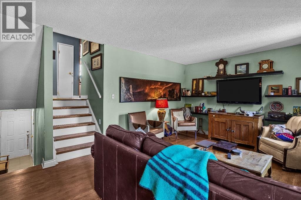 246 Kluane Drive — photo 4