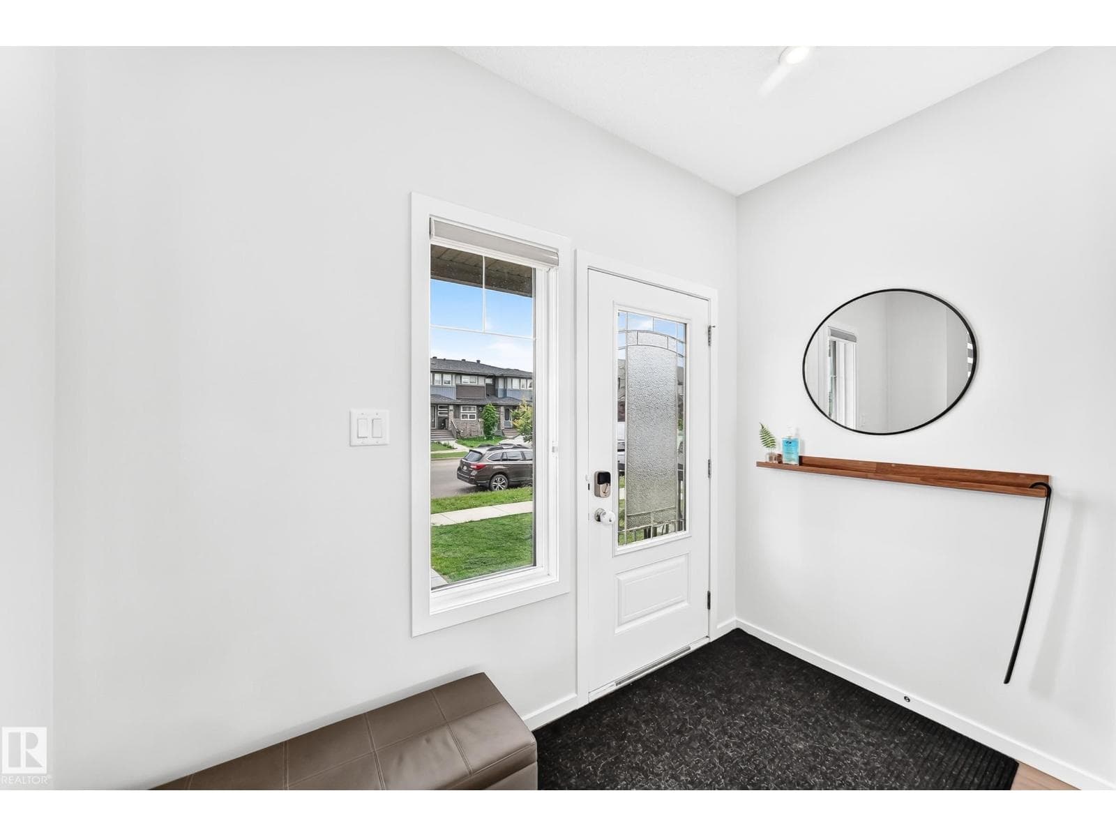 5233 22 AV SW — photo 3