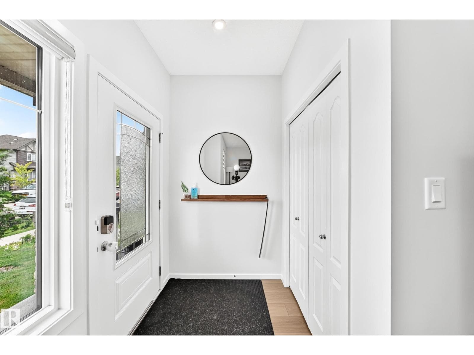 5233 22 AV SW — photo 4