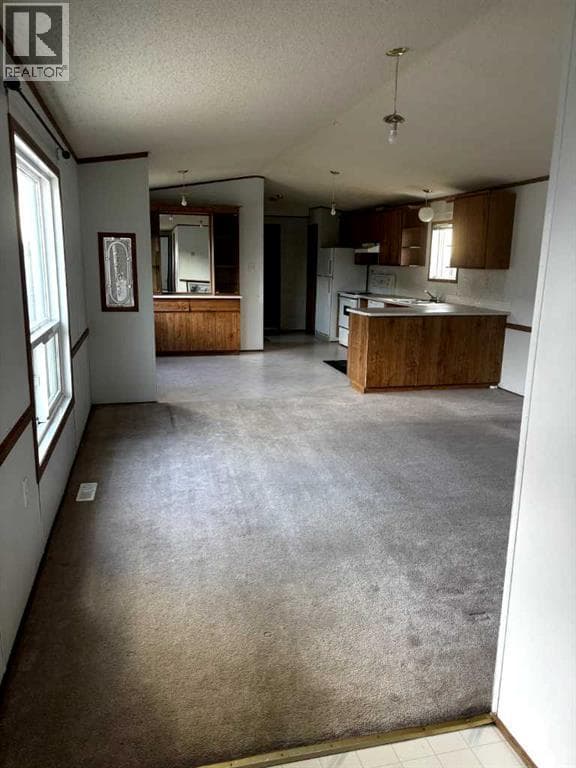 39 Maple Drive — photo 2
