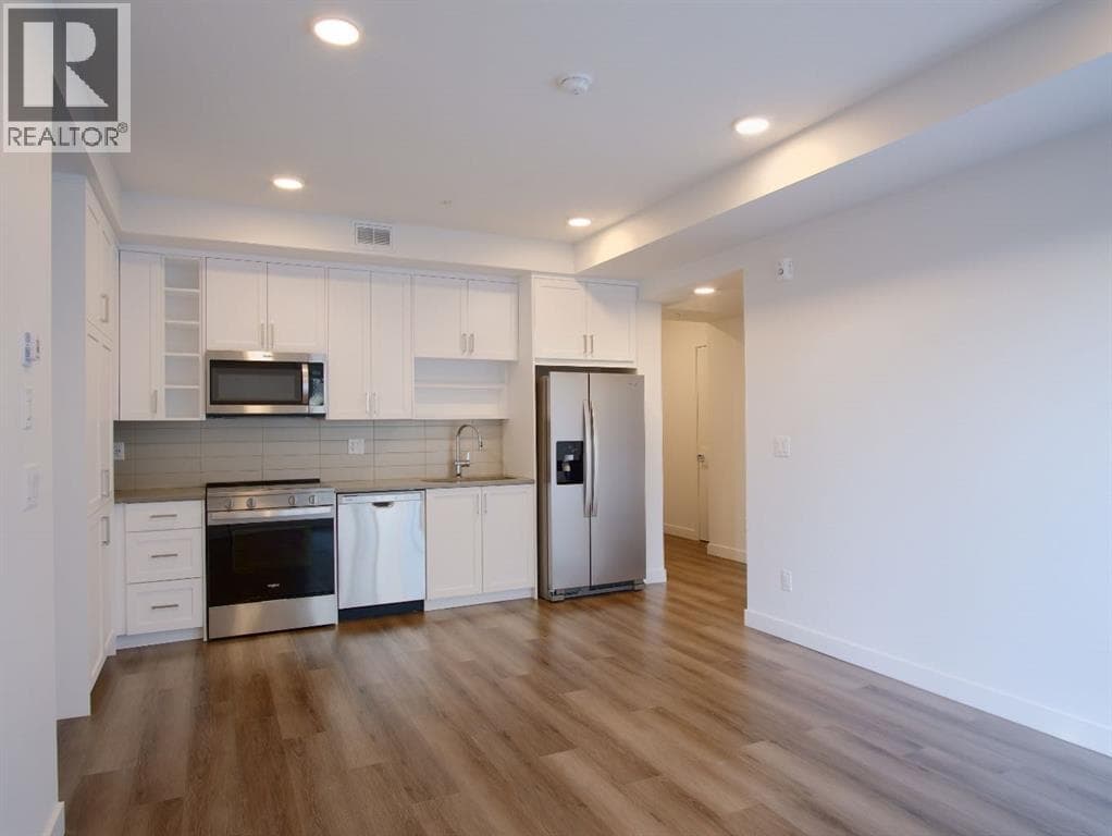 217, 3107 Warren Street — photo 2