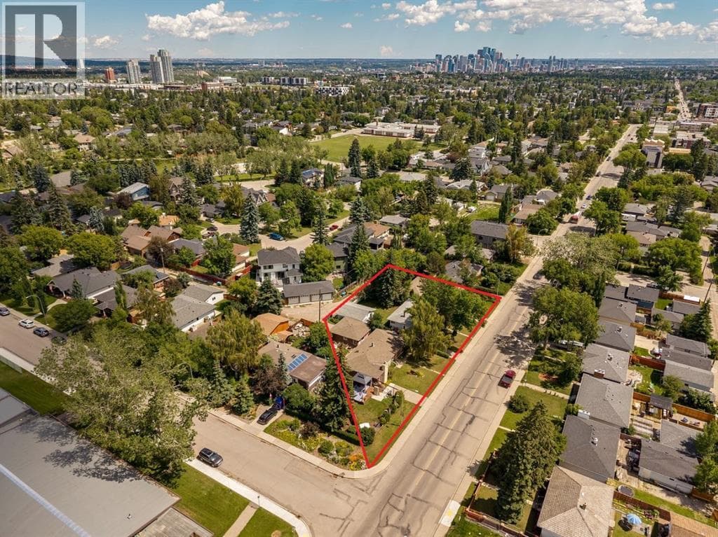4524 26 Avenue SW — photo 3