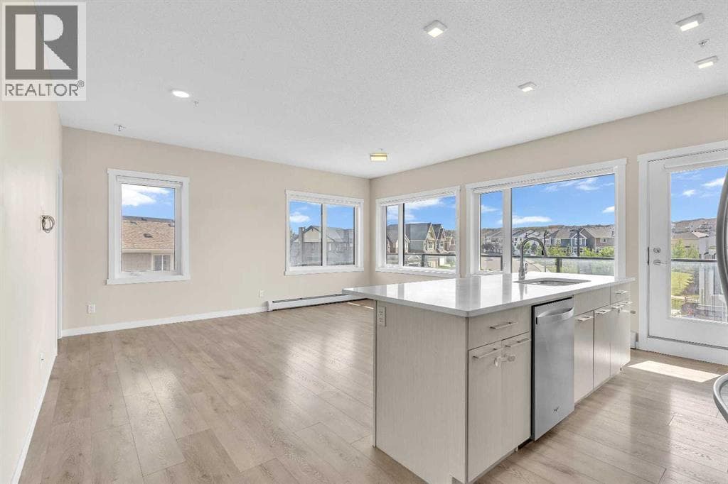 302, 214 Sherwood Square NW — photo 3