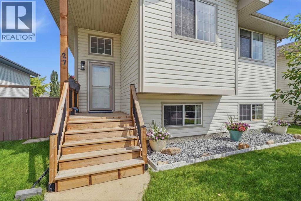 27 Hallgren Drive — photo 2